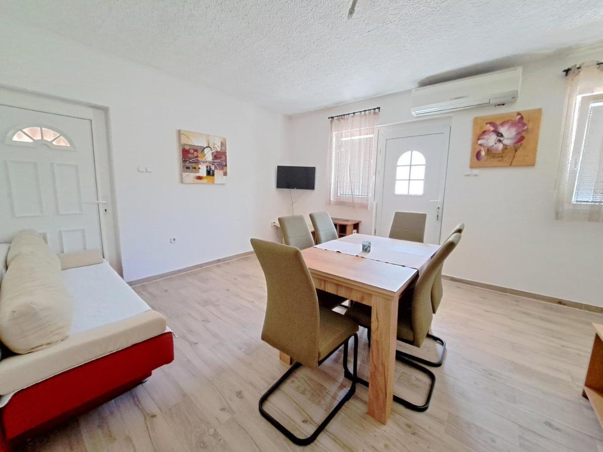 Apartmani Postonjski Привлака Экстерьер фото
